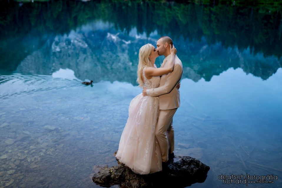 Esküvői kreatív fotózás a Júliai-Alpokban Vikivel és Danival